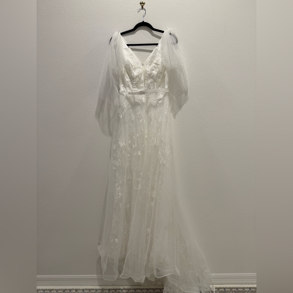 Elegant White Lace Wedding Dress